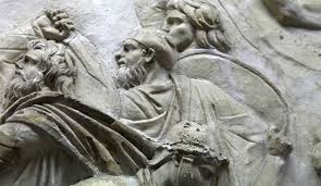 Columna lui traian a fost cel mai grandios monument al timpului, ridicat ca urmare a victoriei împăratului traian asupra regelui dac decebal şi care după unii istorici trebuia să aibă un caracter triumfal, celebrând în acelaşi timp, răzbunarea unei mai vechi înfrângeri a romanilor în faţa dacilor, cât şi victoria obţinută datorită intervenţiei directe a împăratului, iar. In UrmÄƒ Cu 19 Secole Era InauguratÄƒ Columna Lui Traian Descopera Ro