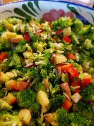 Brokkoli Paprika Apfel Salat Von Kuchen Traum Chefkoch In 2020 Rohkostsalat Gefullte Paprikaschoten Apfelsalat