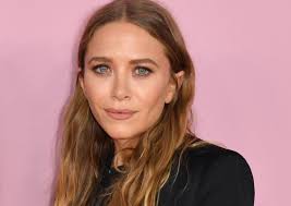 Why Mary-Kate Olsen's 'Holiday in the Sun' Costar Was Deeply 'Concerned'  About Kissing Scene