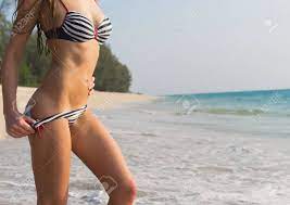 ビーチで水着でのセクシーな女性。の写真素材・画像素材 Image 70170675