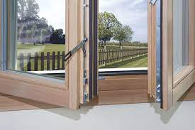 L'isolamento termico è fondamentale per abbattere le dispersioni di calore durante i mesi freddi, migliorando sensibilmente l'efficienza energetica degli edifici. Come Scegliere Gli Infissi Per L Isolamento Termico Della Casa