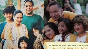 .keluarga istana yang paling indah adalah keluarga puisi yang paling bermakna adalah keluarga mutiara tiada tara adalah keluarga. Lirik Lagu Harta Berharga Soundtrack Film Keluarga Cemara Yang Rilis Di Bioskop Pada 3 Januari 2019 Surya