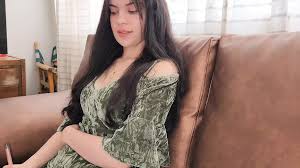 Komşusu onu sikiyor ve kocasına sadakatsiz