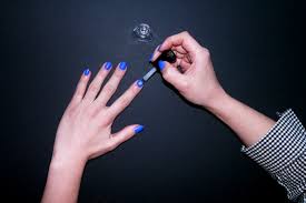 How To Dry Your Manicure In Two Minutes Into The Gloss
