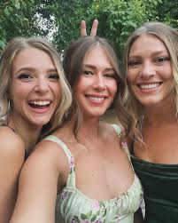 Veronica Walden's Instagram, Twitter & Facebook