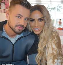 She recently started her own line of equestrian clothing for both children and adults. Carl Woods Says He Was Huge Fan Of Girlfriend Katie Price As A Teen Aktuelle Boulevard Nachrichten Und Fotogalerien Zu Stars Sternchen