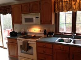 what color walls? oak cabinets and blue