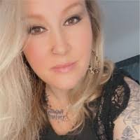 Lori Gunter's Instagram, Twitter & Facebook