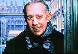 Mrs Wilberforce ?” “Yes !” “I understand you have rooms to let”…… The  wonderful Alec Guinness with his piercing eyes and oversized choppers never  looked so unnerving (in my mind at least)