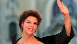 Viareggio, toscana, italy data di nascita: Stefania Sandrelli Eta Altezza Peso Marito Figli Caffeina Magazine