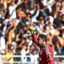 O goleiro aranha está oficialmente fora dos planos da sociedade esportiva palmeiras para a próxima temporada. Aranha Reclama De Racismo No Futebol Era Trocado Pelo Branco