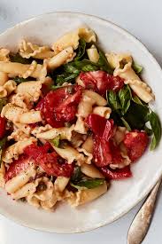 Pasta Salad With Summer Tomatoes Basil And Olive Oil Recipe Recipe Pasta Salad Pasta Summer Tomato