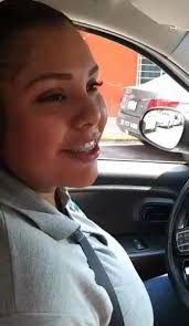 Entre insultos, riesgos y discriminación, Nayely es taxista en Córdoba