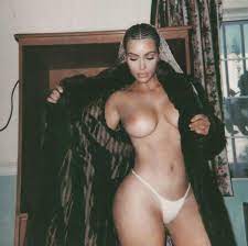 Kim Kardashian: su colección de desnudos al completo 