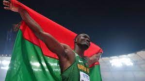 Burkina faso's @hugueszango_ts sails to world indoor triple jump record of 18.07m and becomes the first man to leap beyond 18 metres indoors. Hugues Fabrice Zango Bate Recorde Do Mundo Do Triplo Salto Em Pista Coberta Atletismo Jornal Record