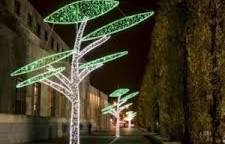 Tree shape motif street light pole design