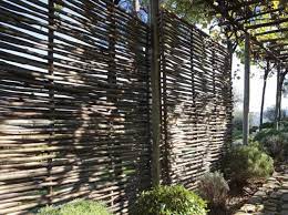 idee jardin une cloture pour s isoler elle decoration idees jardin jardins deco jardin