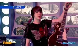 Stepbrothers drake (drake bell) and josh (josh peck) tangle with treasury thieves on the way to a music gig on the mtv series. Drake Bell Sings Hollywood Girl