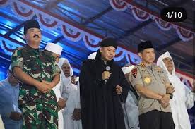 Salam satu jiwa kepada jama'ah pondok pesantren al qodiri, yang ada di assala mualaikum abah ya,i kh. Kapolri Dan Panglima Tni Sampaikan Wawasan Kebangsaan Saat Kunjungi Ponpes Al Baghdadi Polres Karawang