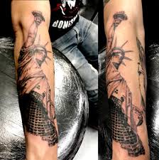 Cette statue a ete créee le 28 octobre 1886 par frédéric auguste bartholdi, fils de jean charles bartholdi, conseiller de préfecture. Statue De La Liberte Realise Par Abraxas Beaubourg Facebook