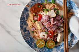 Boil prawn until cooked, removed and set aside. Ken Hunts Food Kueh By Bibik S Kitchen Lebuh Clarke Georgetown Penang