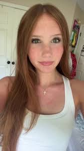 Courtney Farr's Instagram, Twitter & Facebook