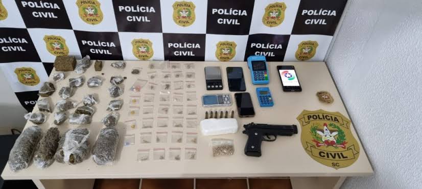 Polícias Civil e Militar prendem três homens por tráfico de drogas em Barra  Velha – PCSC