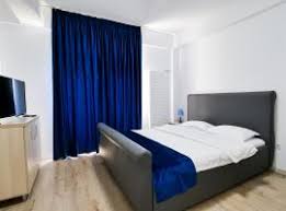 Dar, in general, hotelurile de doua stele din bucuresti se adreseaza oamenilor care nu cauta un confort deosebit, ci un hotel cu pat curat, un loc in care te poti spala si improspata onorabil, pe bani putini. 0elh2nur5f Izm