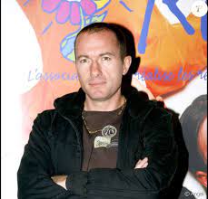 Il est notamment connu pour être l'animateur des émissions de coaching familial pascal, le grand frère (2006 2012) sur tf1 et depuis octobre 2017 sur c8, opération tambacounda. Pascal Le Grand Frere Grosses Polemiques Autour De Sa Nouvelle Mission Avec De Jeunes Rebelles Purepeople