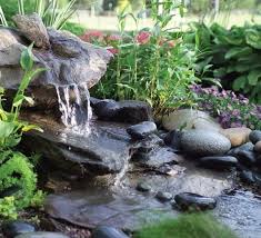 Den hügel für den wasserfall in vielen gärten sind teiche zu finden, mal als kleine zierteiche, mal als fischteiche und mal als möchte der gartenbesitzer einen wasserfall selber bauen, um so seinen gartenteich. Wasserfall Im Garten Mehr Als 70 Ideen Archzine Net