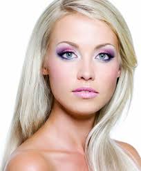Dabei gilt, je heller die augenfarbe, umso dunkler der lidschatten. Blaue Augen Schminken 33 Make Up Ideen Und Schminkanleitungen Bildergalerie