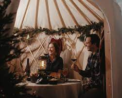 Fiolas'ın katkısız ve orijinal esanslardan oluşan. This Michelin Starred Restaurant Has Set Up The Cutest Yurts For Outdoor Dining Secret Dc