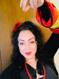 We had the BEST children's entertainment for Amelia's birthday last  December… so of course, we're bringing him back for Isabella's party this  time (different theme—should we see him in a princess dress?!🤣✌🏼) !