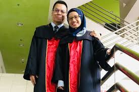 Kursus teknologi maklumat menyediakan pelajar untuk kerjaya di dalam industri teknologi maklumat (it). Genggam Diploma Bersama Anak Yang Dianggap Rakan Berbincang Berita Gaya Hidup Beritaharian Sg