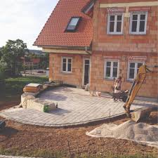 Bauliche eingriffe wie pflasterarbeiten, zäune, mauern, gartenhaus, regenwasserzisternen und die garage gehören mit zur außenanlage, ebenso der spritzschutz fürs haus. Wir Bauen Ein Haus Los Gehts Mit Den Aussenanlagen Fashion Kitchen