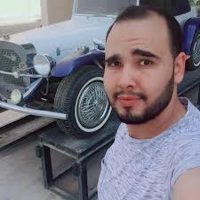 هذا هو شكل الانسان بلا أنف، مهما كنت جميلاً لن يكتمل جمالك بلا أنفك! لذلك،  أنفك مكانه المناسب في وجهك، وليس في حياة الآخرين.