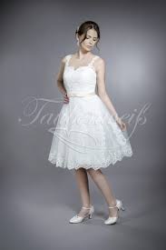 Check spelling or type a new query. Brautkleid Tw0027b Aus Tull Und Spitze Mit Farbigem Band