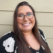 Emma Devine's Instagram, Twitter & Facebook