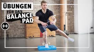 Ein hund beißt in ein smartphone. Balance Pad Ubungen Fur Knie Fuss Und Rumpf Koordination Beweglichkeit Sport Thieme Youtube