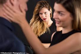 In a relationship, it's easy to fall into a pattern. Woman Who S Dating A Married Man Is Urged By Others Not To Give Them Space To Repair Their Marriage Readsector