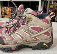 Hiking with 12-year-old in sneakers at precipice