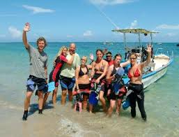 It was first published on april 25, 1719. Aboard A Dream Fiji Auf Der Insel Robinson Crusoe Foto 67014 Auf Taucher Net