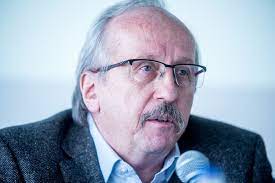 Dagad niedermüller péter rasszista botránya. A Hatvannegy Varmegye Doglott Patkanyt Vitt Niedermullernek 24 Hu