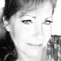 Michelle Ealey's Instagram, Twitter & Facebook