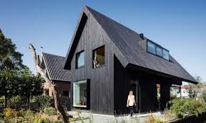 7 Gorgeous Black Timber Homes To Swoon Over Amsterdam Houses Timber House House In The Woods