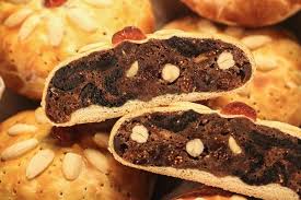 Das Fruchtebrot Ist Ein Bekanntes Rezept Aus Der Weihnachtszeit Den Namen Verdankt Dieses Brot Den Getrockneten Fruchten Fruchtebrot Brot Und Butter Rezepte