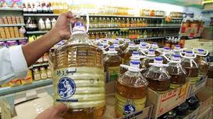 Subsidi minyak masak atau lebih dikenali sebagai skim penstabilan harga minyak masak/cooking oil stabilisation scheme (coss) 1 adalah skim yang diperkenalkan kerajaan untuk membantu mengawal harga minyak masak untuk pengguna di samping untuk menampung kerugian yang. Harga Minyak Masak Di M Sia Naik Buat Kali Pertama Dalam Tempoh Sedekad Berita Ekonomi Kerja Beritaharian Sg