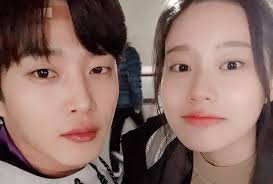The gangnam district of seoul is renowned for plastic surgery clinics. Kim Min Suk S Agency Responds To Dating Reports With Park Yoo Na Soompi