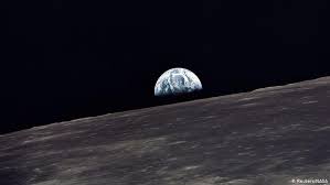 Ein umlauf des mondes um die erde dauert durchschnittlich etwa 29,53 tage. Mond Statt Malediven So Geht Urlaub Im Weltall Dw Reise Dw 20 07 2019