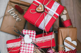 Si eres de los clásicos, apuesta por una joya grabada de plata con vuestra palabra favorita o por un conjunto de manta y taza personalizadas para el invierno. 4 Ideas Del Regalo Del Dia De San Valentin Parte 2 Puntomio